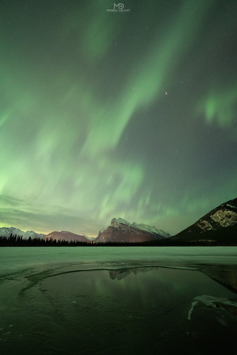 MonikaDeviat's tweet photo. A few shots from Thursday's Northern Lights show that I finally got to editing after teaching my Milky Way March workshop this weekend. 
#northernlights #auroraborealis #banff https://t.co/D0LP9vOzR0