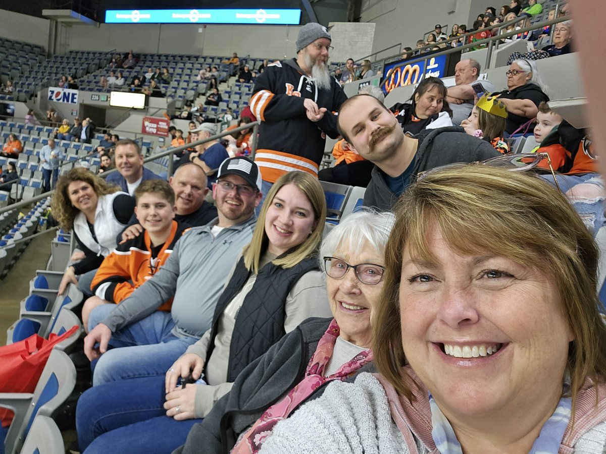 wine_beth's tweet photo. #LETSGOKOMETS https://t.co/UunCl9Ae7Z