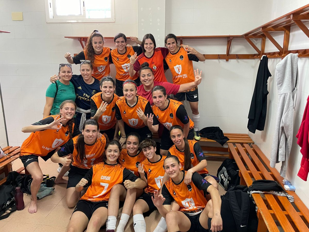¡DOMINGO CON VICTORIA! Y foto de ➕️3️⃣ para seguir sumando esta temporada 🧡🖤💪🏼! Volvemos al triunfo, ganando 0-2 en casa del <a href="/RecreativoPate1/">Recreativo Paterna</a>

¡Seguimos!
¡Vamos Huelva! 
⚽🧡🖤⚽
#CreceUnaIlusión 
#2ªAndaluzaSeniorFem
#CFHuelvaFem