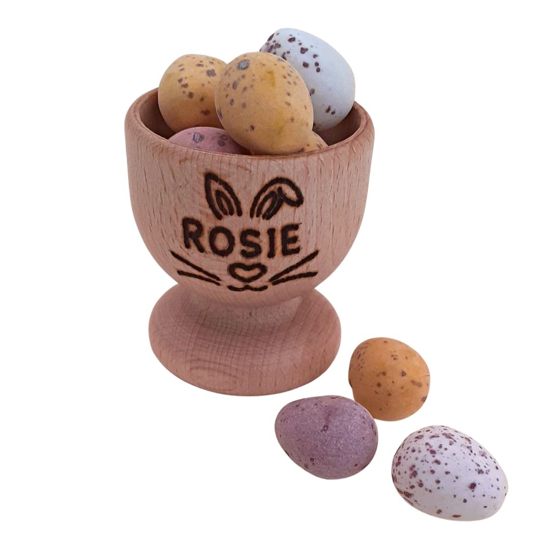 These cute personalised bunny egg cups, make a fab #eastergift idea. Fill them with mini chocolate or use for dippy #eggs. 

woodenyoulove.co.uk/product/handma…

#MHHSBD #firsttmaster #easter #easterbunny #shopindie #EarlyBiz