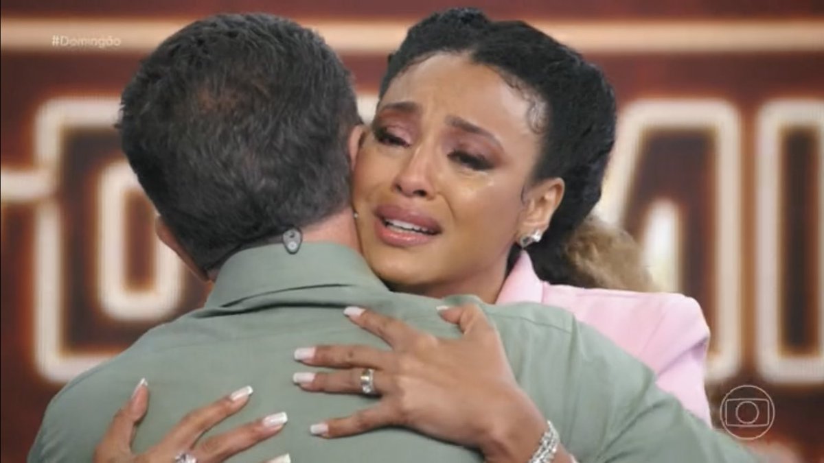 brasilscenes's tweet photo. ❤️ Que linda homenagem para a Sheron Menezes agora no #Domingão. Ela está no lugar onde ela sempre mereceu estar: o de PROTAGONISTA! Brilhe, nossa Sol. https://t.co/8jf2KYv7SK