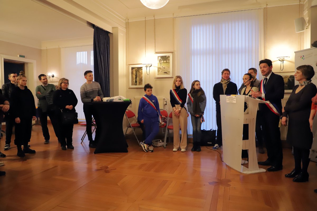 boris_ravignon's tweet photo. Compte tenu de la tragédie qui frappe l'#Ukraine depuis plus d'un an, j'ai été particulièrement heureux d'accueillir à @VilledeCMz des étudiants marionnettistes de #Kharkiv.
Avec @UNIMAinter et Esnam, nous allons tout faire pour raffermir nos liens avec la 2e ville ukrainienne. https://t.co/URnojT8Xe7