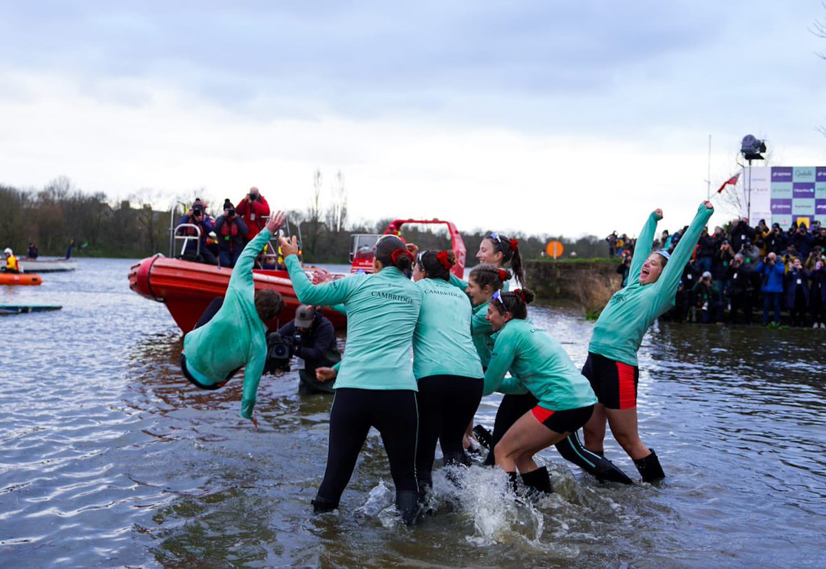 CUBCsquad's tweet photo. The time-honoured tradition of throwing the winning coxes in the water continues 👋🏼🌊

Congratulations Ollie Boyne, Jasper Parish, Kate Crowley &amp; James Trotman 

📸 Nordin Catic https://t.co/JyqPgiFrtK