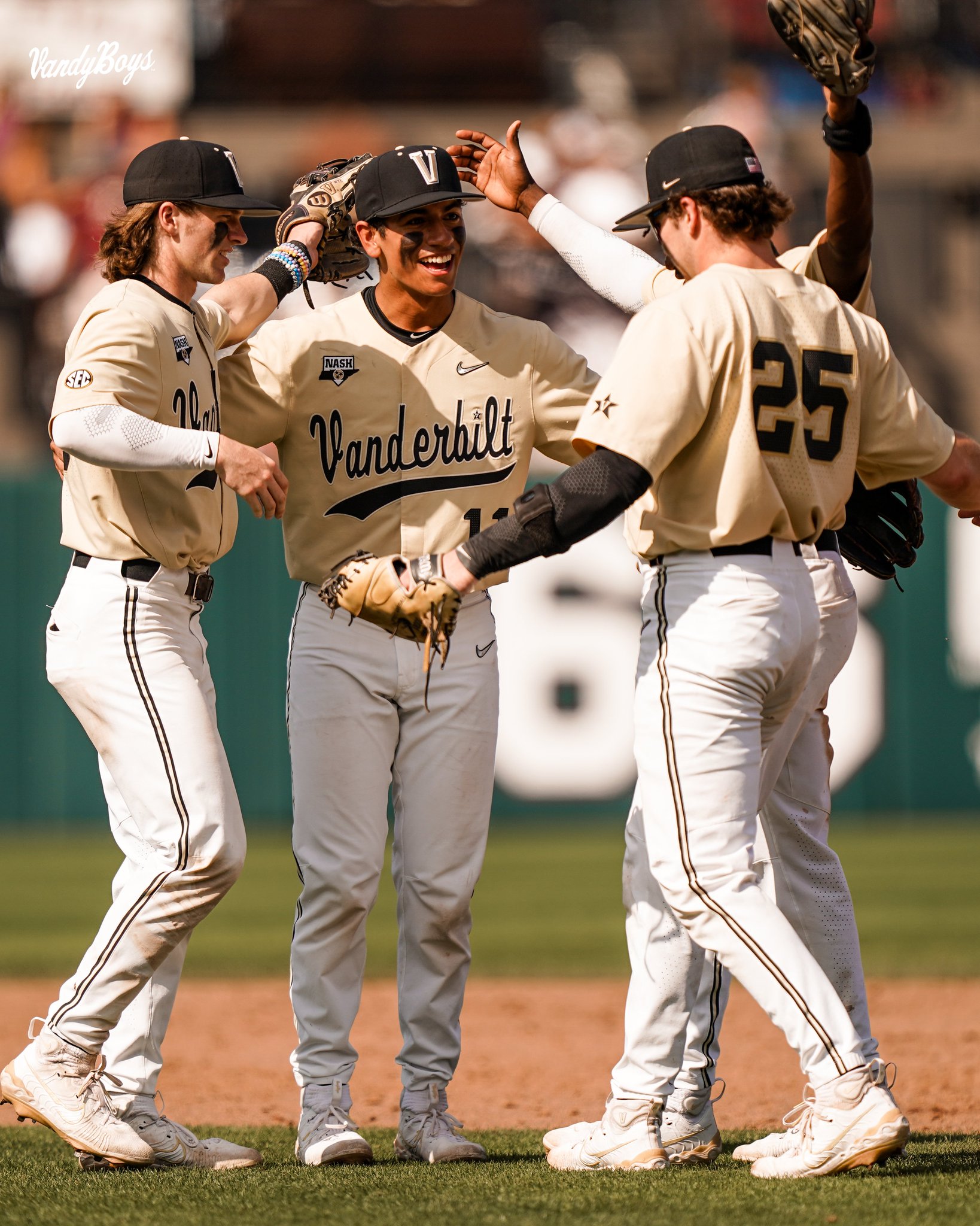 Vanderbilt Baseball on X: All smiles for the trip back to Nash 😁  #VandyBoys
