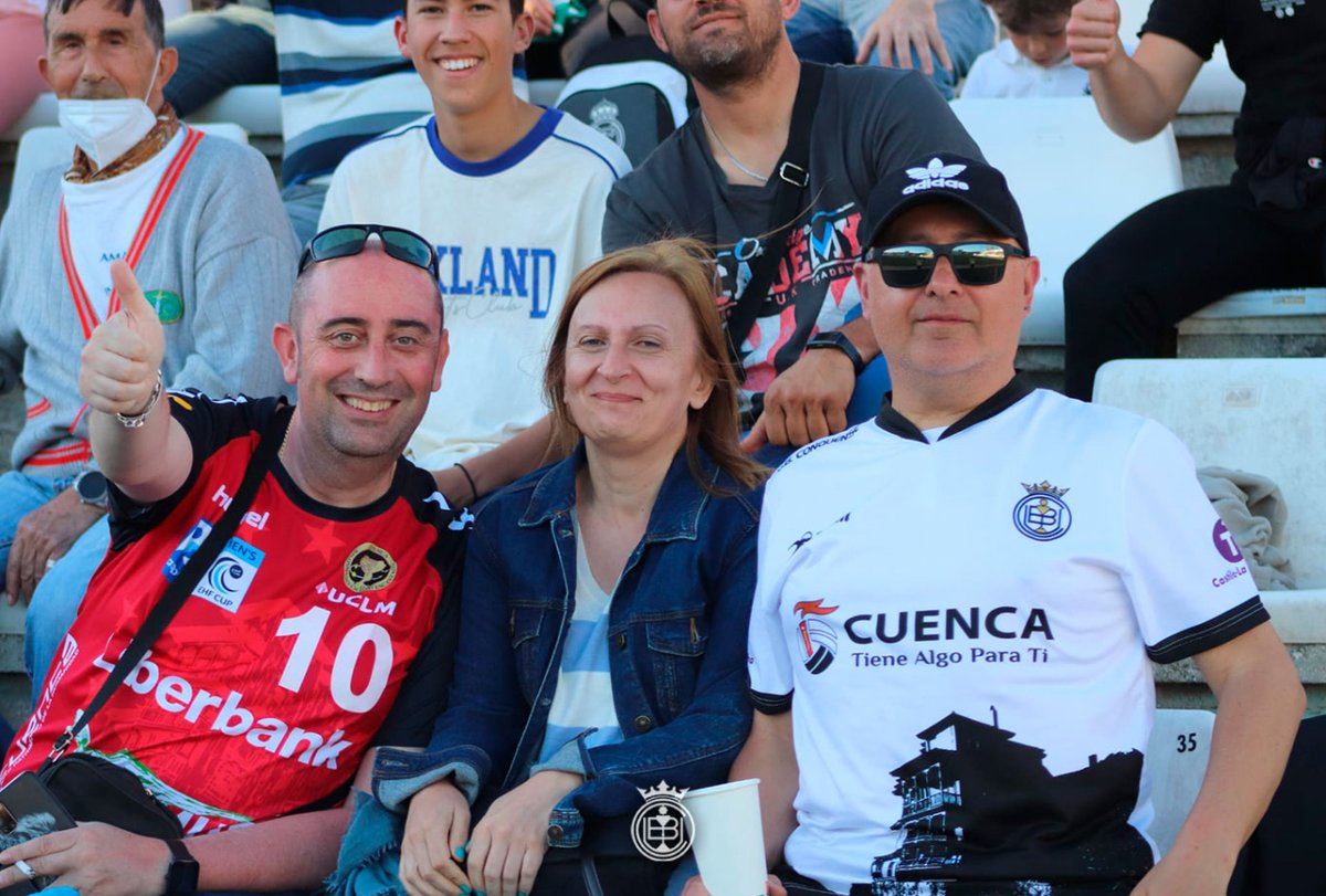 UBConquense's tweet image. Vayas donde vayas... siempre hay #balompédicos 🤍🖤 (y del @BMCdadEncantada también 😉)