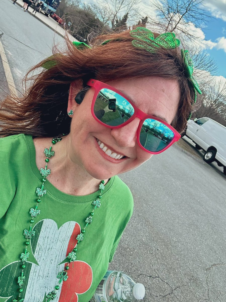 Emjay1028's tweet photo. Perfect #spring weather for the #ShamrockShuffle, the last race of the #TourDePatrick! I love running around my former high school, #NKHS, and finishing on the track. Thanks to @dunkindonuts for the fun swag, treats and gift card! #SundayRunday #RI #SkipperForLife https://t.co/QcjhODHFUP