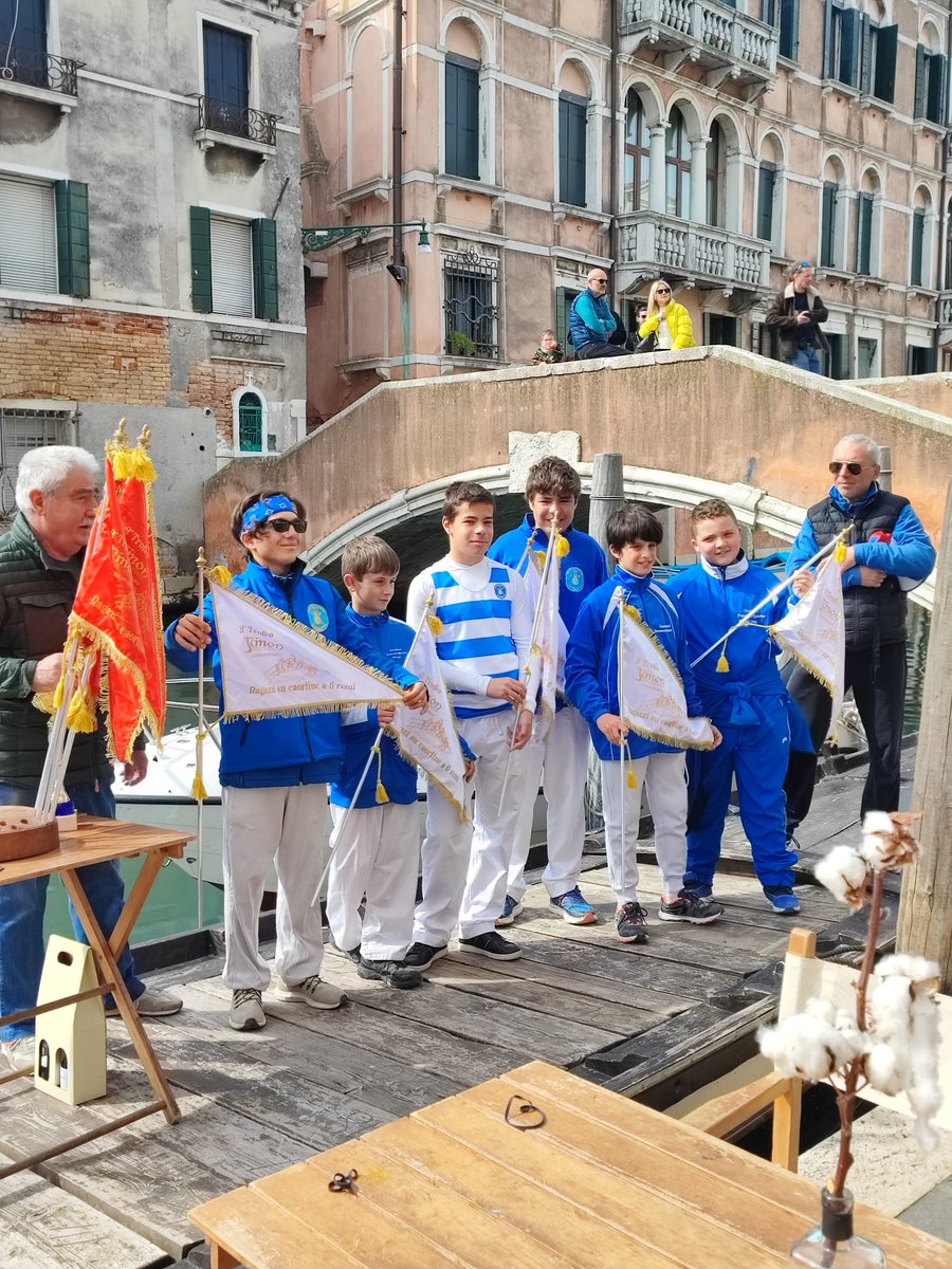 AlTimonVenezia's tweet photo. Domenica scorsa si è svolta la seconda Regata del Timon. Grazie di cuore a tutti gli atleti, alla Reale Società Canottieri Querini e al Gruppo Remiero Murano per l'impegno e l'organizzazione 😊

#altimon #voga #Venezia https://t.co/SfAgLS3Fun