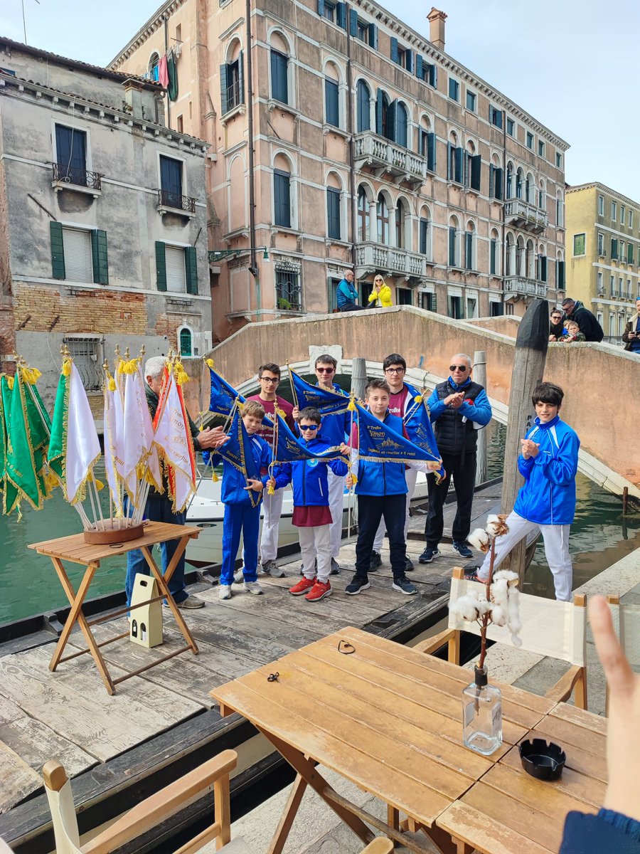 AlTimonVenezia's tweet photo. Domenica scorsa si è svolta la seconda Regata del Timon. Grazie di cuore a tutti gli atleti, alla Reale Società Canottieri Querini e al Gruppo Remiero Murano per l'impegno e l'organizzazione 😊

#altimon #voga #Venezia https://t.co/SfAgLS3Fun