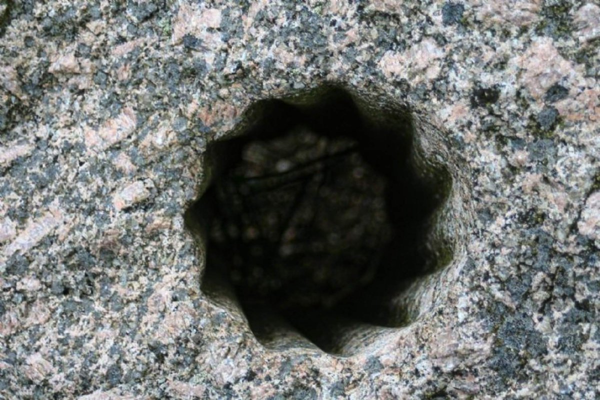 realTimHack's tweet image. Ancient star-shaped and cylindrical holes found in Volda, Agypt and elsewhere:
#AncientApocalypse #LostTechnology