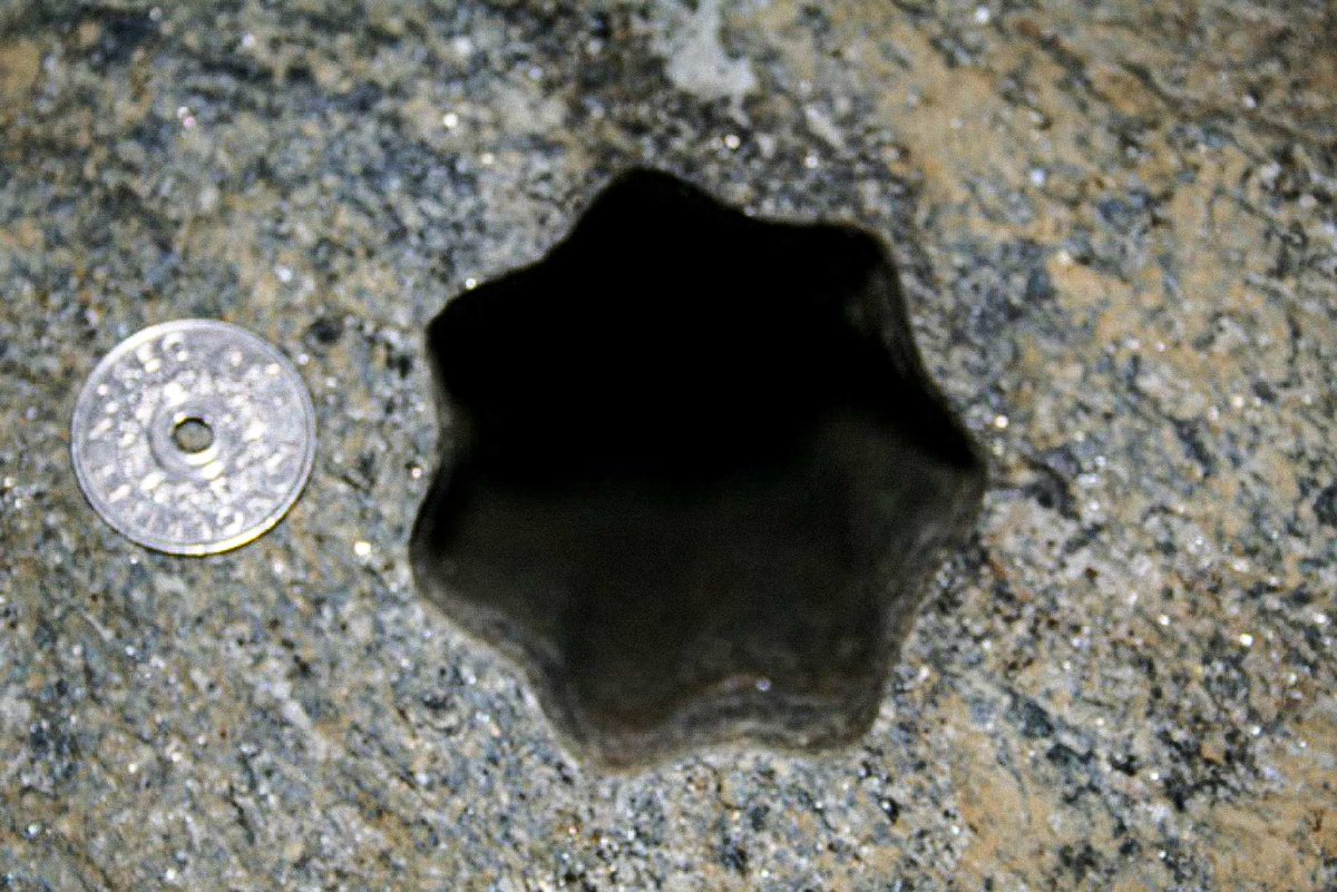 realTimHack's tweet image. Ancient star-shaped and cylindrical holes found in Volda, Agypt and elsewhere:
#AncientApocalypse #LostTechnology
