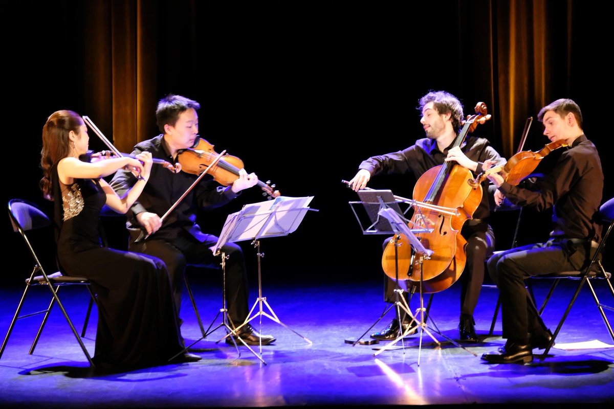 fmsperpignan's tweet photo. Vivas et applaudissements pour le #CervinQuartet au Théâtre municipal Jordi Pere Cerdà🎻 Merci à tous les quatre pour leur interprétation époustouflante de ‘La Jeune Fille et la Mort’ et d’autres chefs d’œuvres pour quatuor à cordes. #perpignan #stringquartet @MairiePerpignan https://t.co/dAht5nK2dv