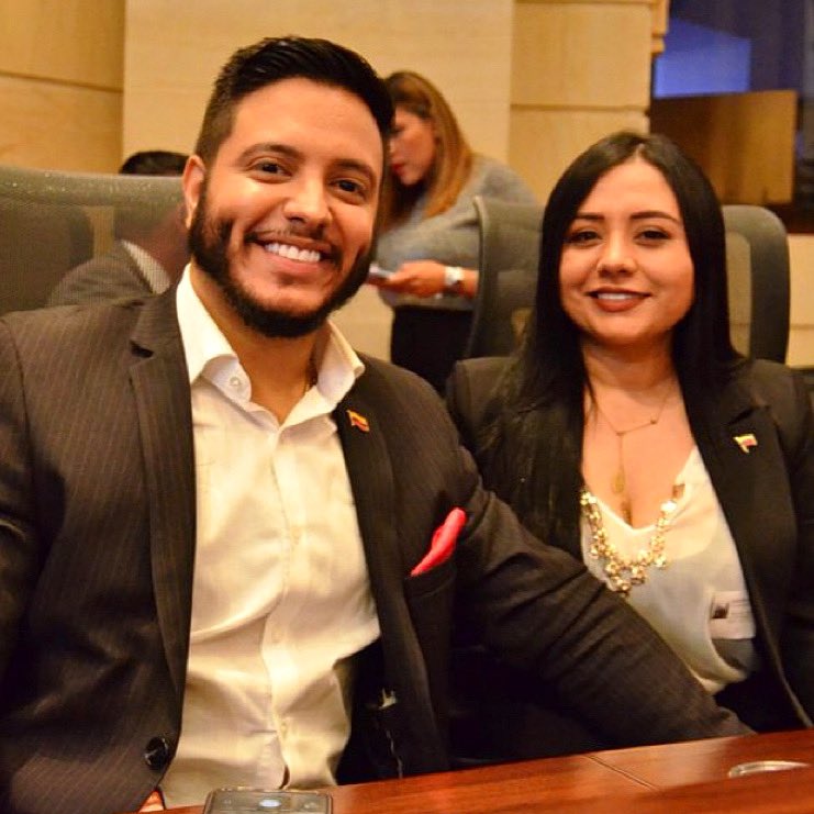 eduardomenoni's tweet photo. ¿Apoyas la idea de que el matrimonio es únicamente entre un hombre y una mujer y lo demás es engaño del lobby LGBTIQ+ para destruir a la familia tradicional? https://t.co/sFIG5yKdZW