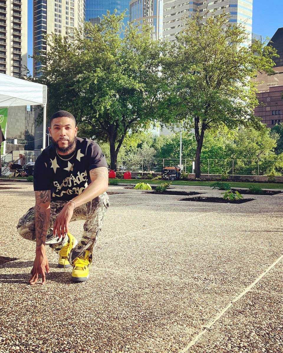 TheDJAdonis's tweet photo. Hesitation creates gaps. Boldness obliterates them🧠 https://t.co/uEppeJT4YE