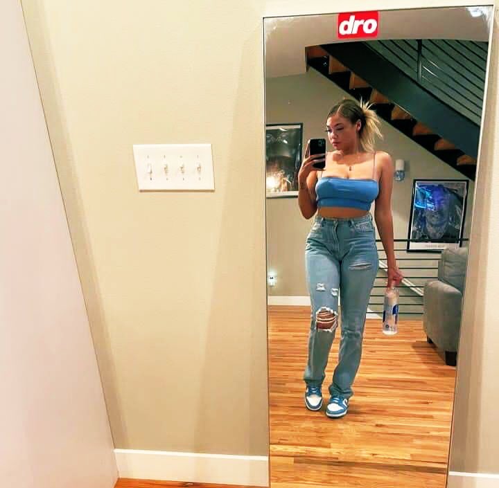 Ashleyweeee11's tweet photo. I'm not old-fashioned when it comes to dating, but there's something nice about a guy pulling out a girl's chair and opening the door for her, even if it's just in the beginning.😋👏😘 https://t.co/evu59IWYhS