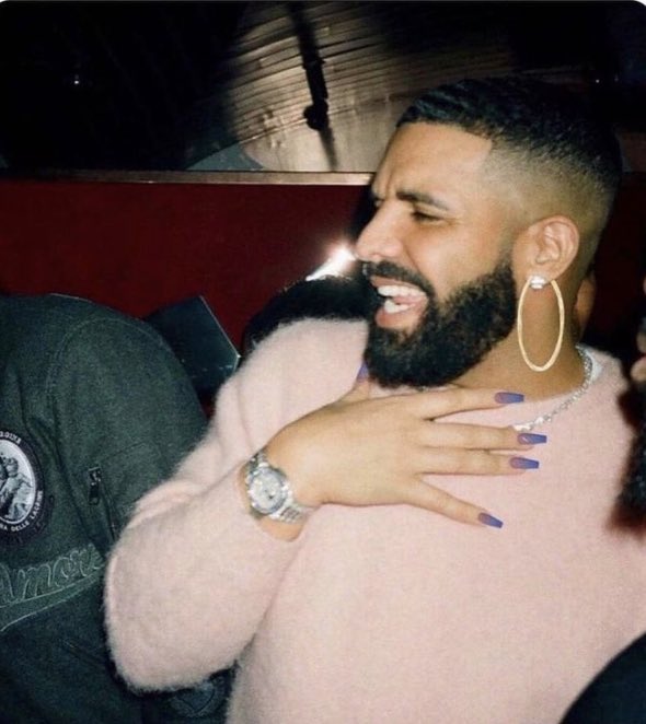 papidrake9's tweet photo. me lookin @ those tour re-sell prices fr https://t.co/YBNOnSWCwE
