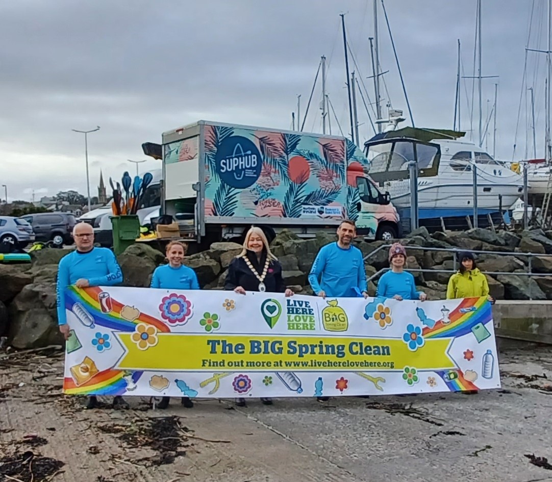 KarenDouglas_NI's tweet photo. Huge THANKS! to all who volunteered for @ANDborough #BigSpringClean Weekend🤩
👨👩👧👦 89 people engaged
⏲️ volunteering >100 hrs
📍 8 sites inc beaches🏖️ harbours ⛵ parks🌳
🗑️ > 44 bags of litter lifted + trollies, tyres & larger items
♻️litter separated out
#LoveWhereYouLive 🌍 https://t.co/rlZXnaH2pf