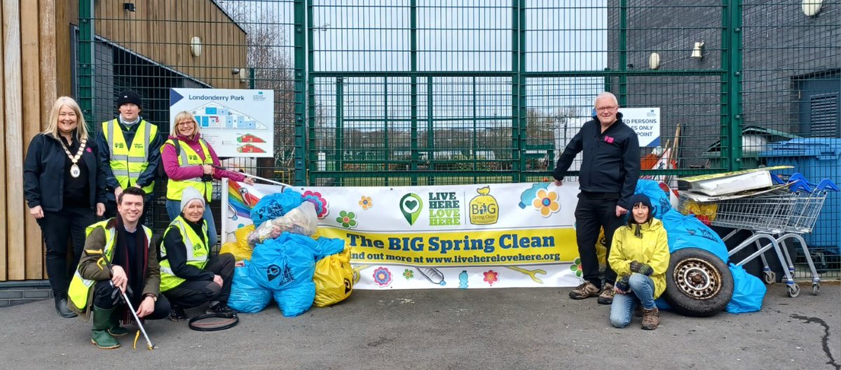 KarenDouglas_NI's tweet photo. Huge THANKS! to all who volunteered for @ANDborough #BigSpringClean Weekend🤩
👨👩👧👦 89 people engaged
⏲️ volunteering >100 hrs
📍 8 sites inc beaches🏖️ harbours ⛵ parks🌳
🗑️ > 44 bags of litter lifted + trollies, tyres & larger items
♻️litter separated out
#LoveWhereYouLive 🌍 https://t.co/rlZXnaH2pf