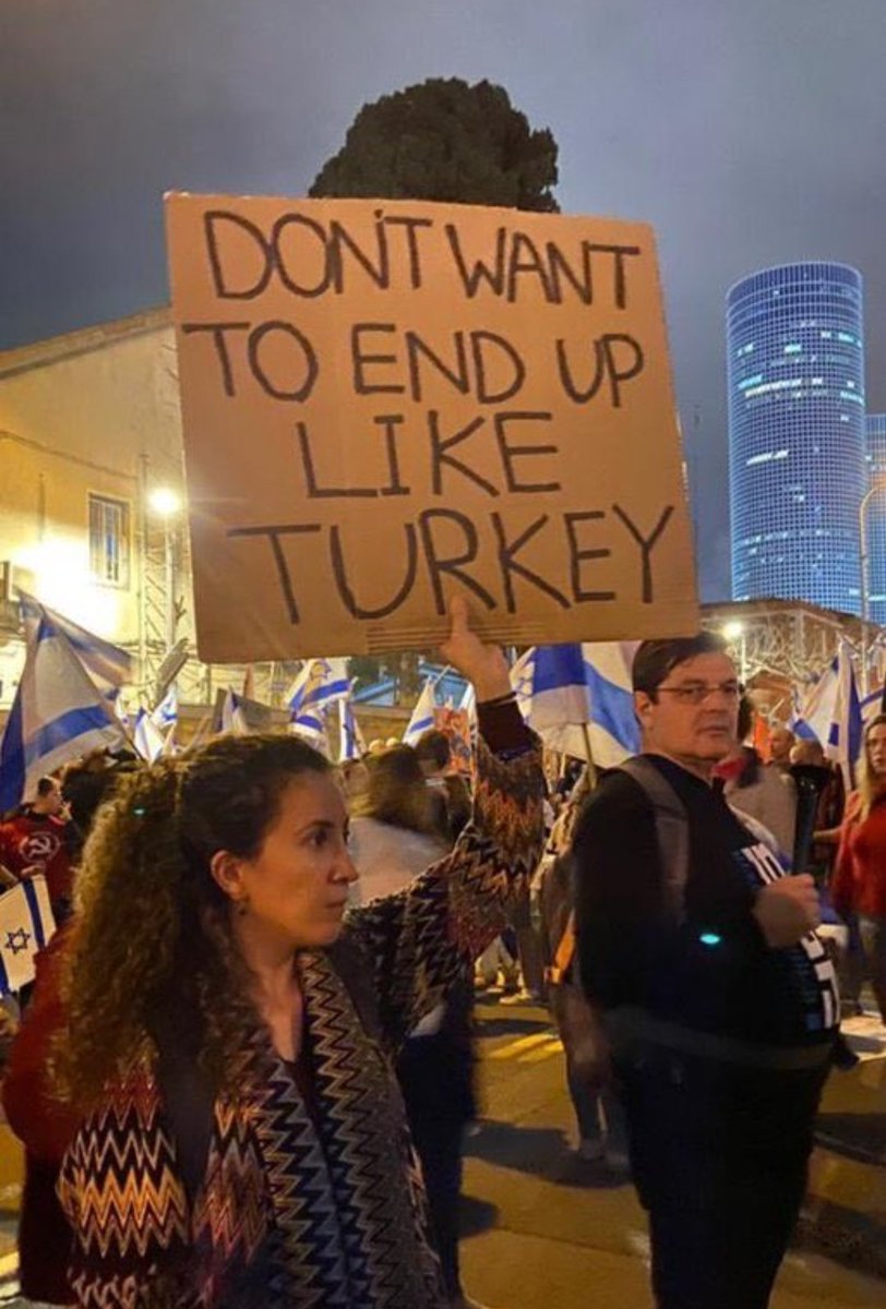 İnsanlar "Türkiye Gibi Olmak İstemiyoruz" diye miting yapıyor!! Bizi bu duruma sokanları tarih asla affetmeyecek 😠