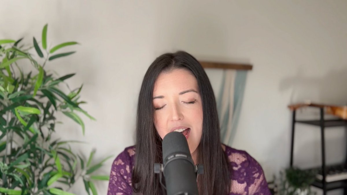 Happy Sunday beautiful people. 💜 Today is my birthday so for this week's video I thought I'd share a song that I absolutely love to sing. Here's a cover of "Don't Cry Out Loud" - youtu.be/rBALezGWV9c

Be sure to subscribe for a new video every week! 🥰