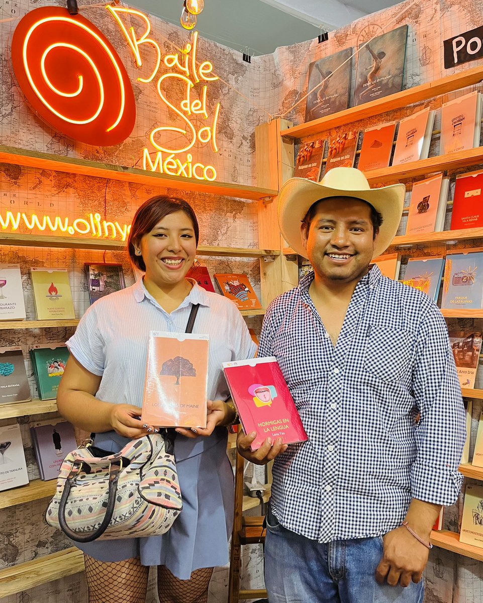 bailedelsol's tweet photo. Literatura y gastronomía, paisajes y narraciones de viaje, una feria marcada por el interés por la naturaleza, el senderismo, las montañas y la gastronomía.
Una alegría contar con libros para todos los gustos. @LenaYau @OlinyoliL #henrydavidthoreau #naturaleza https://t.co/KaEm1Jr3eC
