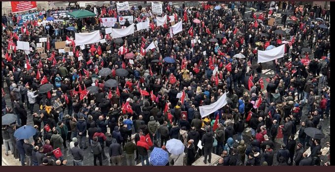 HakanYolgezer's tweet photo. Bu kadar insanız çok mucadele verdik büyuk umutlar besliyoruz umuyoruz ki bu yasa çikar ve bizde hakkimiz olani aliriz #StajyereBayramOlsun https://t.co/xVNwgXdP52