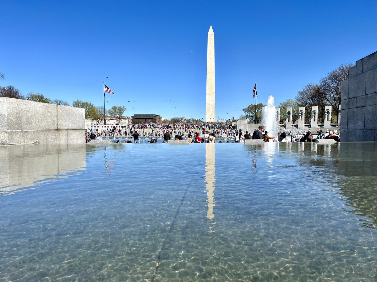 asheeshmast's tweet photo. At the World war memorial, Washington monument and Capital Hill in the backdrop and, I am facing Lincoln memorial. This reminds me of India gate to the Rashtrapati Bhagwan corridor on kartavya Path, New Delhi. https://t.co/vH1DWl0v33