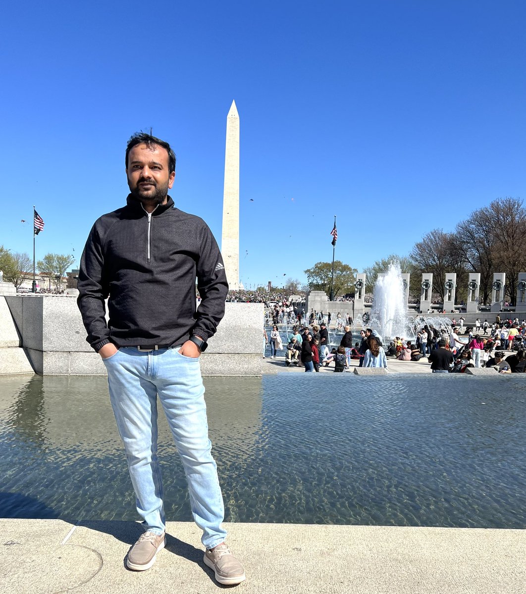 asheeshmast's tweet photo. At the World war memorial, Washington monument and Capital Hill in the backdrop and, I am facing Lincoln memorial. This reminds me of India gate to the Rashtrapati Bhagwan corridor on kartavya Path, New Delhi. https://t.co/vH1DWl0v33
