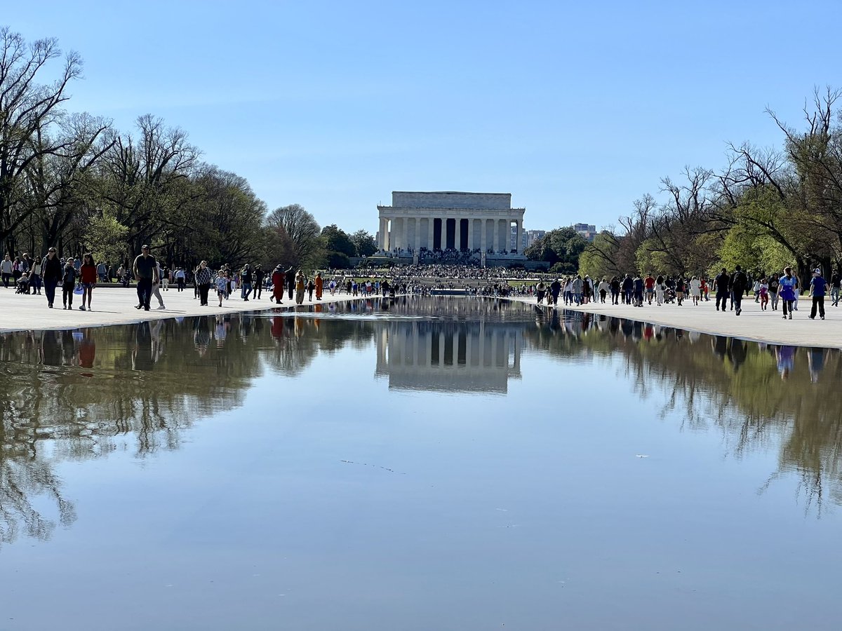 asheeshmast's tweet photo. At the World war memorial, Washington monument and Capital Hill in the backdrop and, I am facing Lincoln memorial. This reminds me of India gate to the Rashtrapati Bhagwan corridor on kartavya Path, New Delhi. https://t.co/vH1DWl0v33