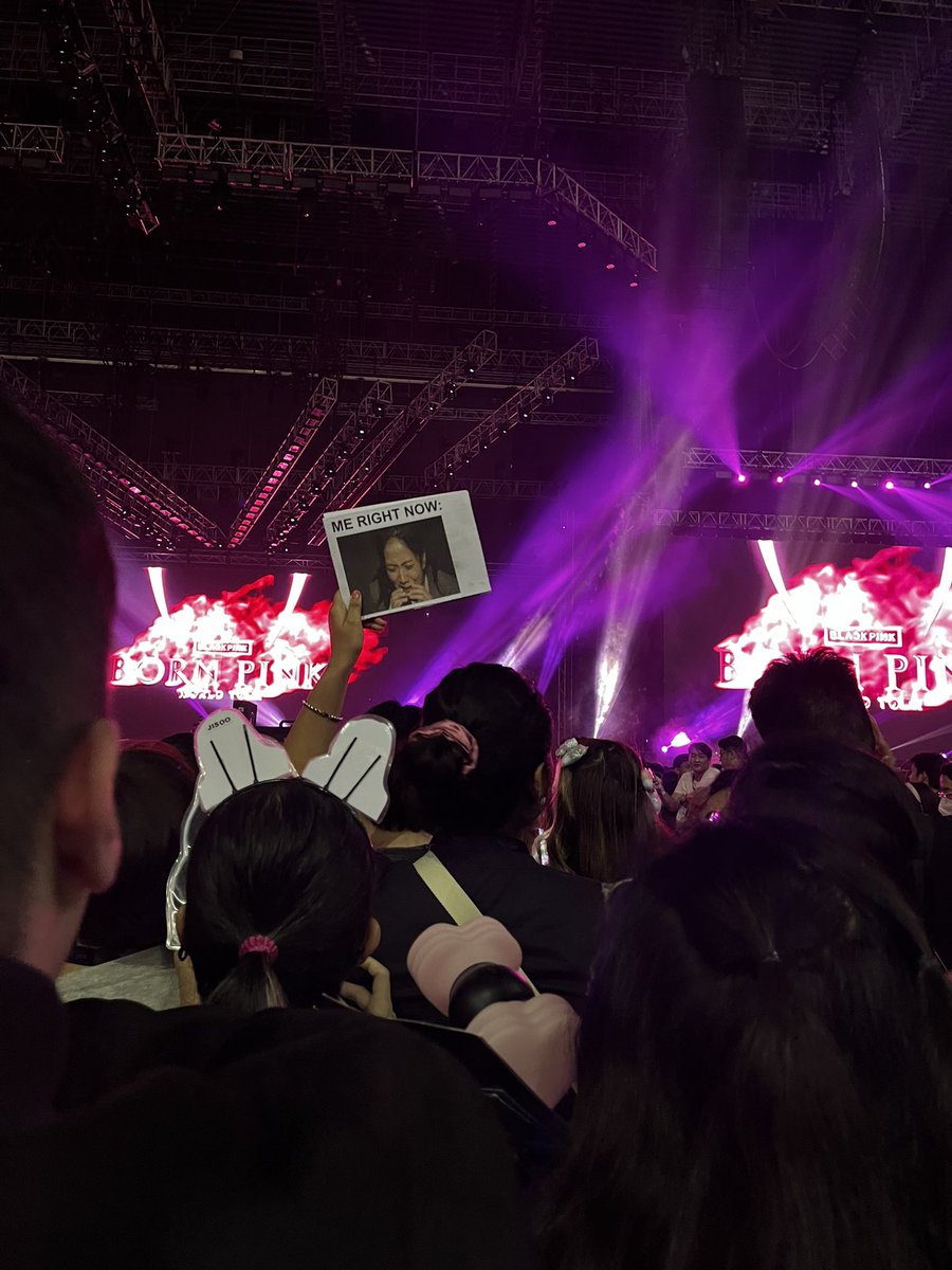 heyitscocomarts's tweet photo. Hello kay ate hahahhaha! Kung sino ka man, samedt. Day1. PCD hits! #BORNPINKMANILA_BULACAN @BLACKPINK_PH https://t.co/H3T1AWlywh