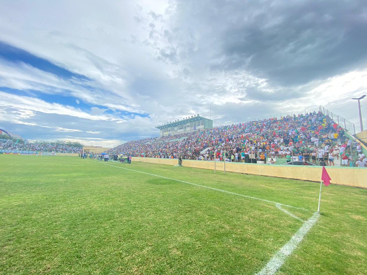SousaEC91's tweet photo. SOUSA ESPORTE CLUBE SUA GENTE E O MARIZÃO. Mais de 7200 pagantes, foi surra no campo e na arquibancada. Obrigado a cada um de vocês. Boa Noite. 

#MaiorDoSertao https://t.co/eMoz84VGp6