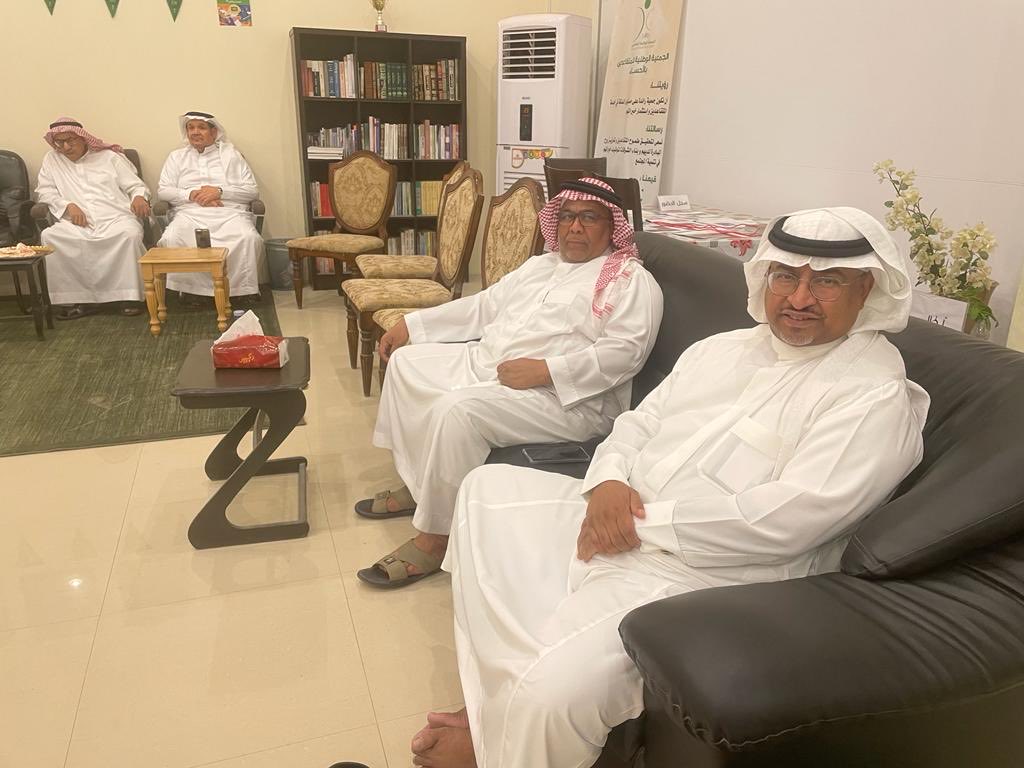 NRAHAS's tweet photo. إستضافت ديوانية جمعية المتقاعدين بالاحساء هذا اليوم  بمقر الجمعية الدكتور عمر السعيد في محاضرة بعنوان مصارف الزكاة تحدث فيها عن تعريف الزكاة ومشروعيتها وأهمية اخراجها لمستحقيها والفئات المستحقة لها من الجانب الشرعي . وفي نهاية المحاضر رد على الاستفسارات المطروحه من قبل المشاركين https://t.co/cASTloA7Bx