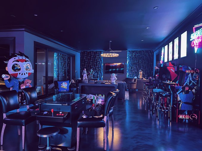 Wall panels are up! Yes, yes, all goes according to plan.  #darkside #arcade #cyberpunk https://t.co<a href="/tag/darkside"class="tags"><span>#darkside</span></a><a href="/tag/cyberpunk"class="tags"><span>#cyberpunk</span></a><a href="/tag/arcade"class="tags"><span>#arcade</span></a>
