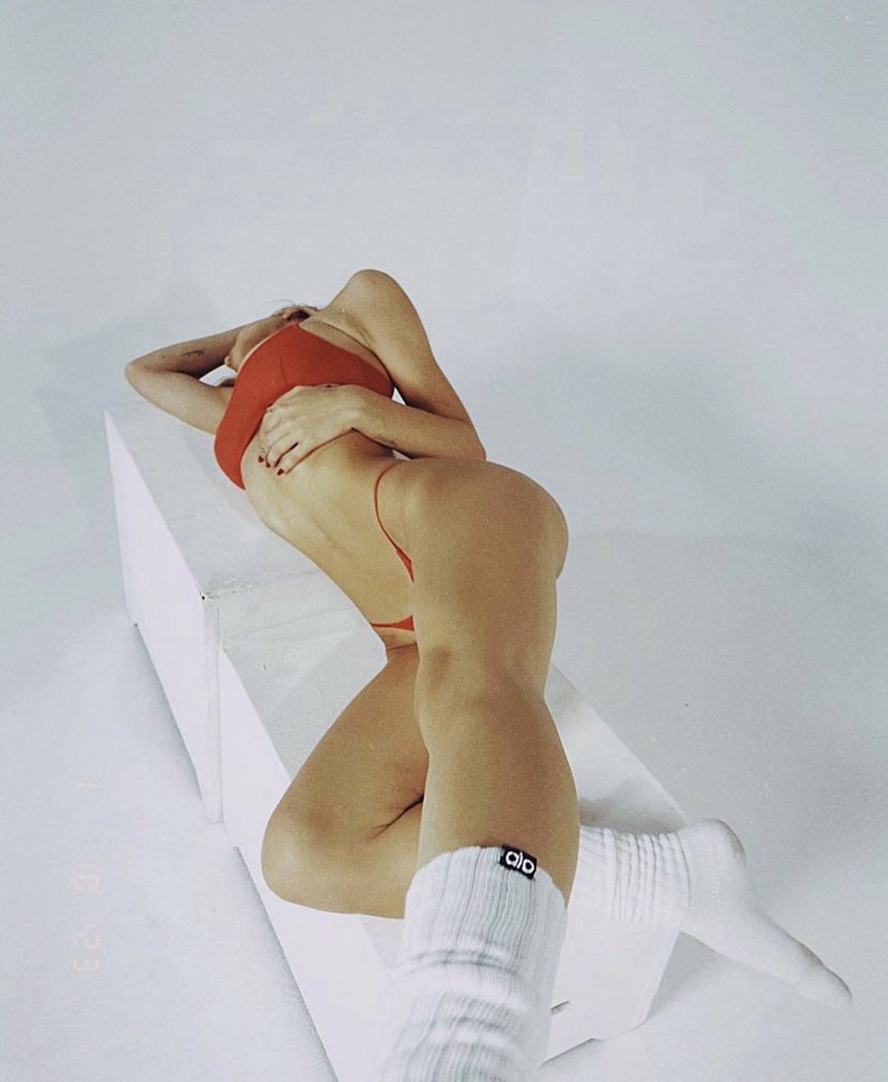 #SeductiveSunday 

                Bad bitch attitude