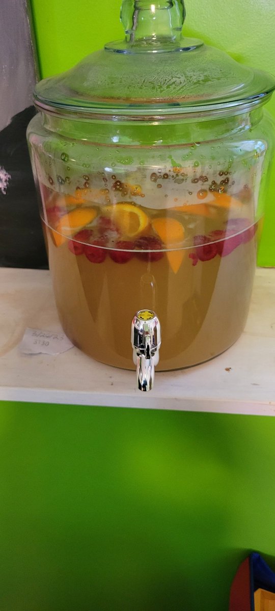 EMLabzBeetle's tweet photo. Fine Sunday afternoon activity #winemaking #mead #drunk #lentAlmostOver #summerWineNight https://t.co/58ZdExXwq5