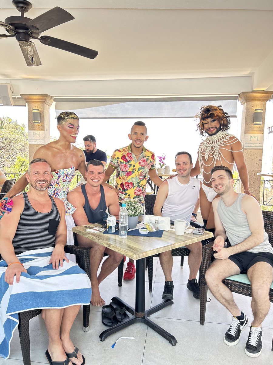 PoolClubPv's tweet photo. Drag Queen Brunch
#dragbrunch #dragqueenbrunch #mimosas #gaybrunch #gaymen #poolclub #bonappetite #brunch https://t.co/YB7HOFDGx3