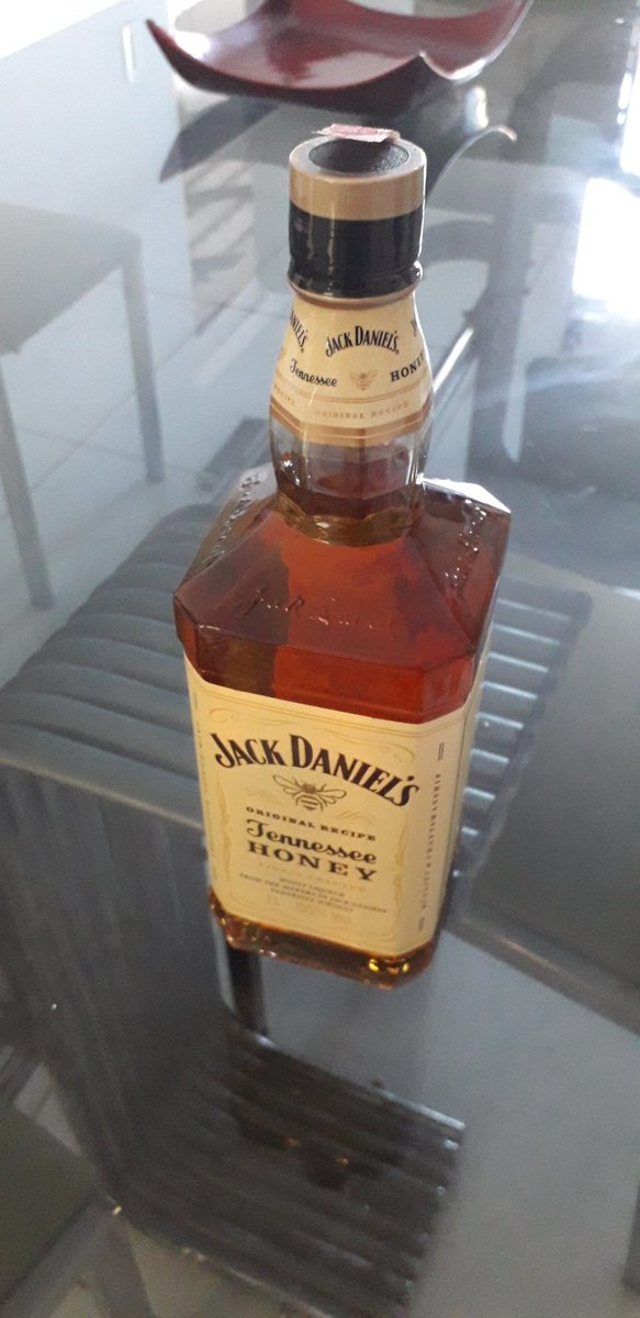 Vou. Acabar. Essa. Garrafa. E. Em. Seguida. Me. Matar. Roger