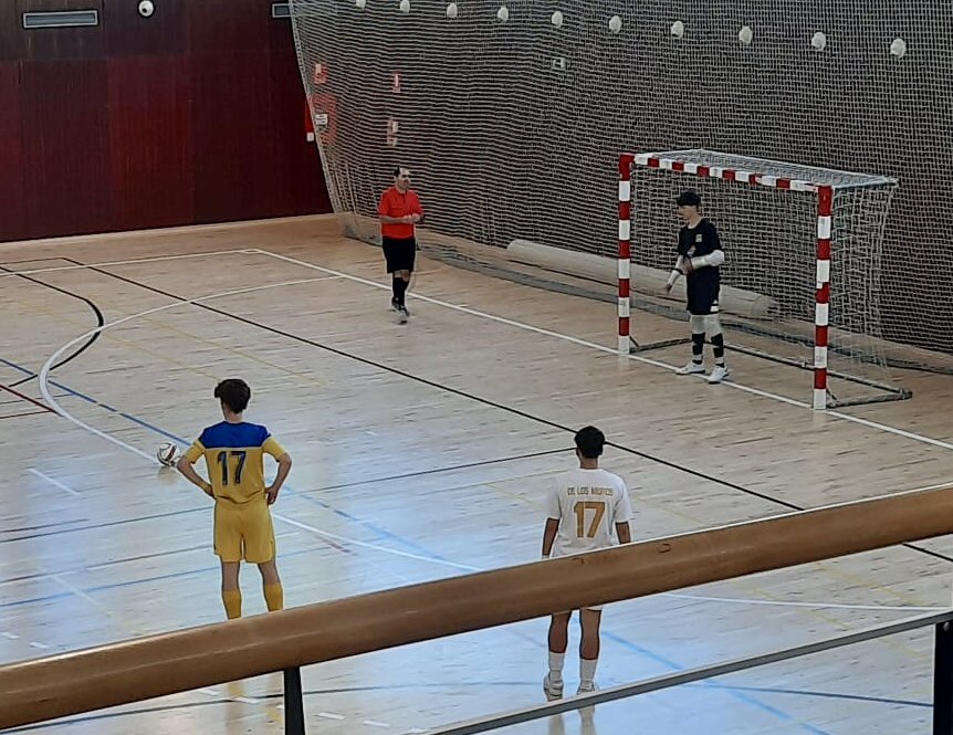 sanchez_ullen's tweet photo. +1 en la difícil pista de @juventud_VK , la actuación de sus porteros impidieron que el #JuvPref @ADAlcorconFS se llevara la victoria de Vallecas, seguimos peleando!! #123Alcorcón 💛#VamosRober #Rober99 https://t.co/tE6arvn5la
