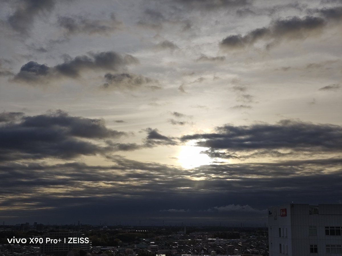 WerthLeon1's tweet photo. 3/27(月)久々の朝日と青空
#pixel6a   →　 #X90Pro+
今日はスマホ３台（#X90Pro+  #pixel6a   #X70Pro+  )持って、大都会に写真を撮りに行きます。駅前の桜はまだ残っていました。ここ数日で全て散ってしまいそうです。 https://t.co/Pym0LIlMC6