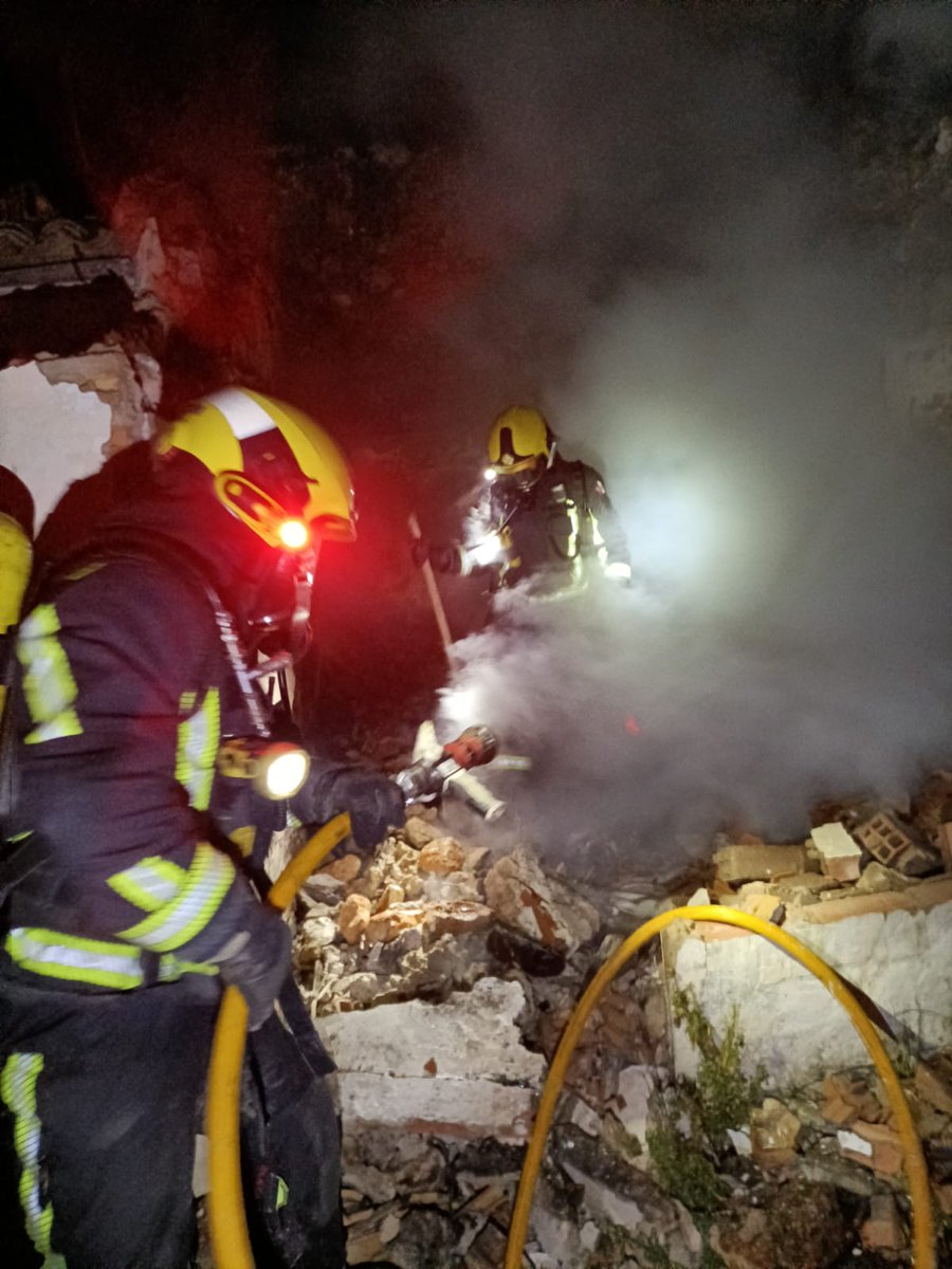 cuenca112's tweet photo. 26/03/23.- 21:05 h. Incendio en un corral en #RozalénDelMonte. @DipuCuenca @cuenca112 parque de #Tarancón. Fin 23:00 h https://t.co/7HEYIJfqVk