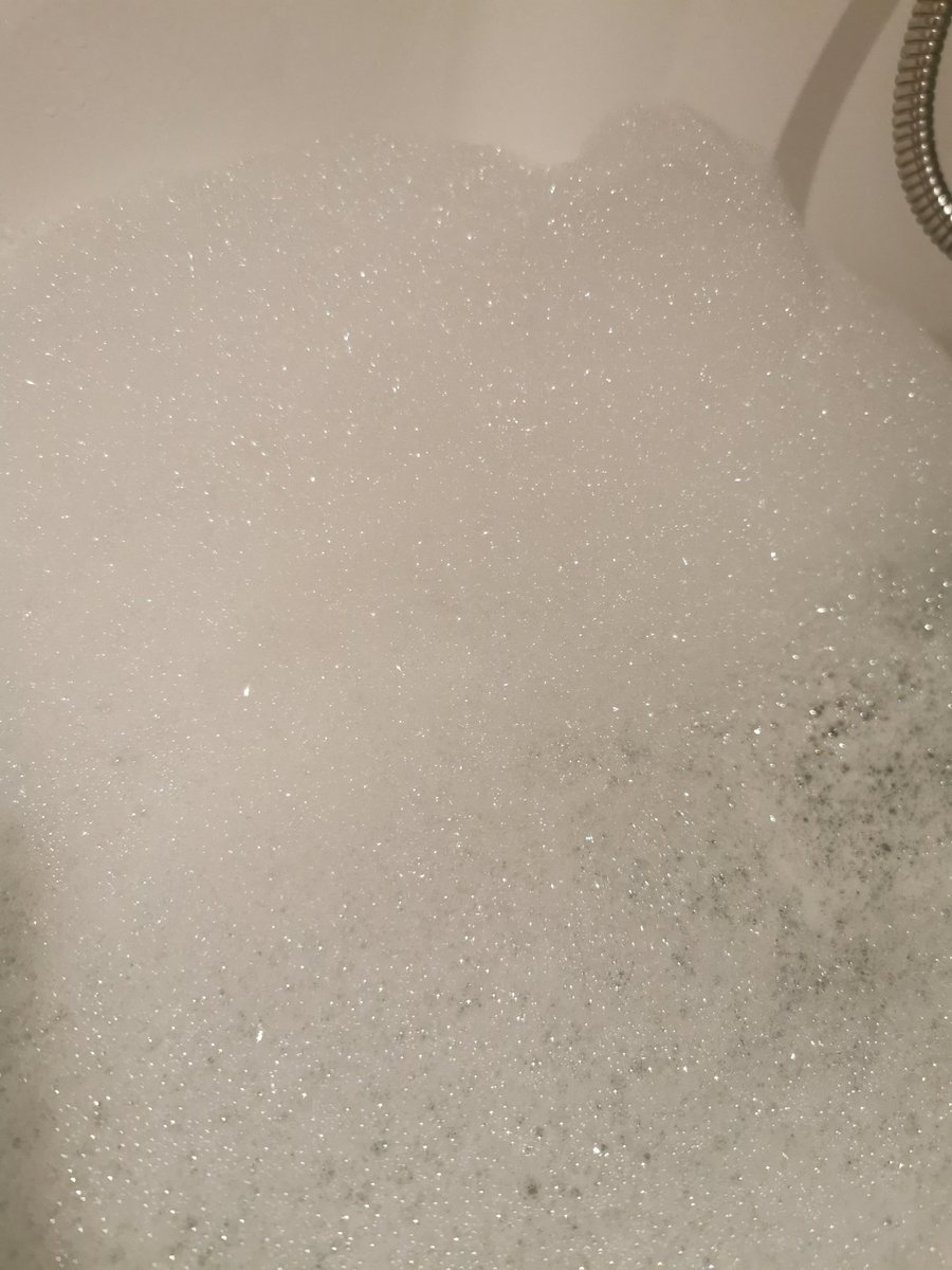 FeetFetishFood's tweet photo. #bathtime #bubbles #feet #fetish #nsfw #dmsopen 

What's underneath the bubbles 🤔😉 https://t.co/WNWQkrJTc1