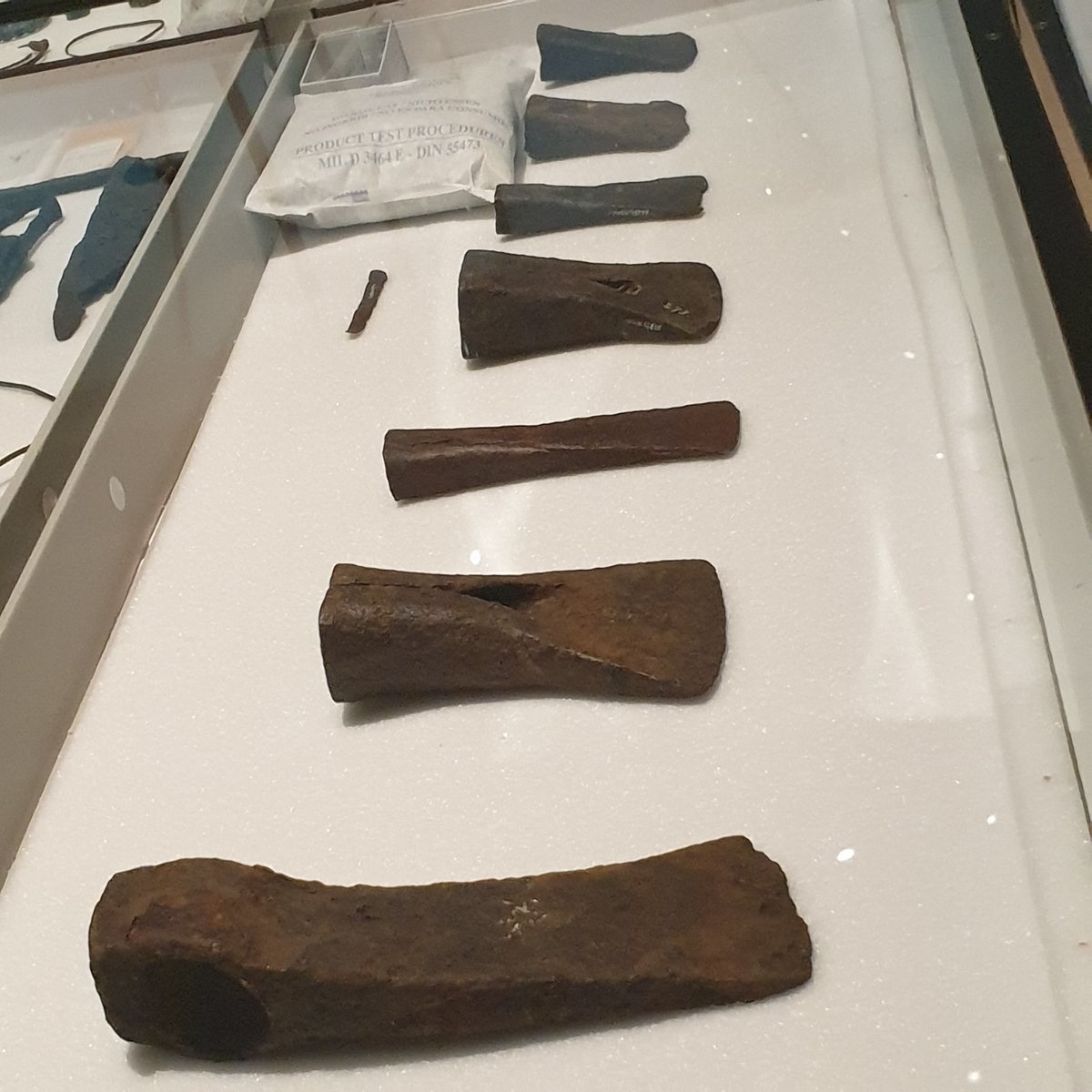 romandieantique's tweet photo. #Neuchâtel / #Latenium (exposition Entre deux eaux. La Tène, lieu de mémoire):
haches en fer https://t.co/syx71EAF6X
