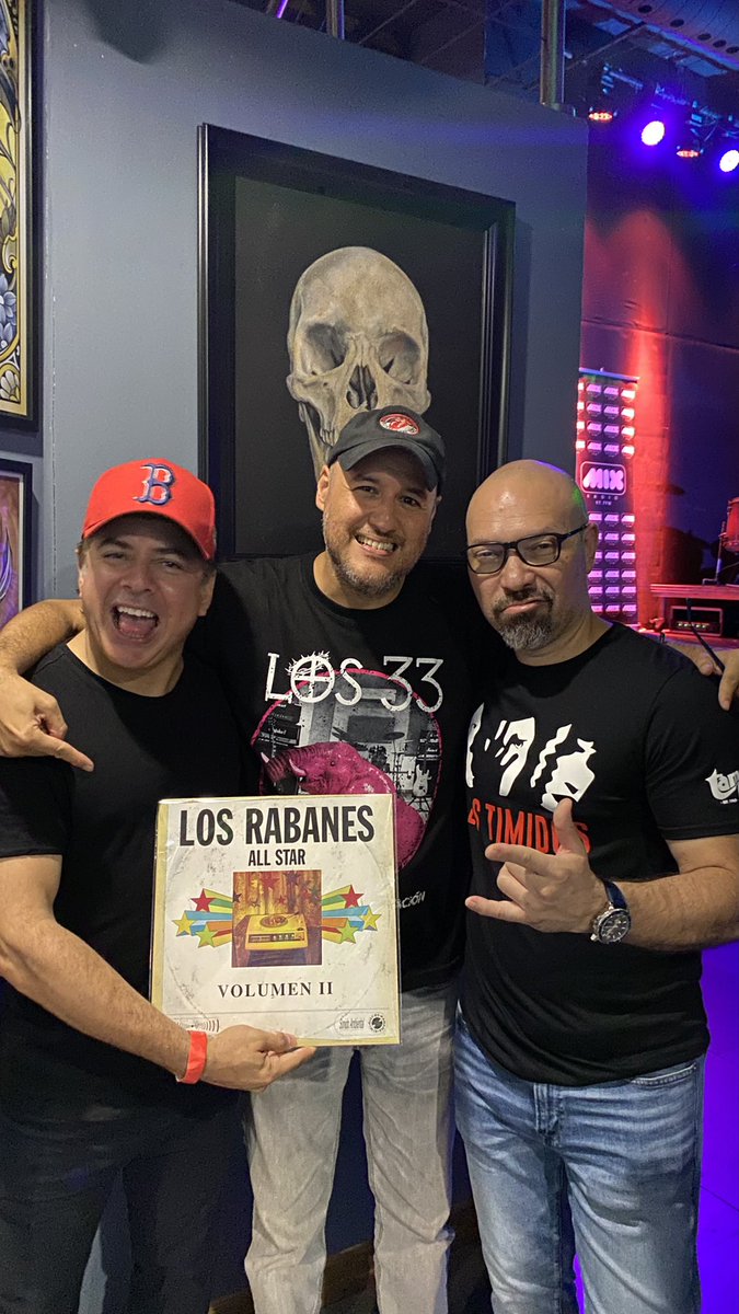 Finalmente <a href="/Javysaavedra/">Javier Saavedra</a> con su copia de #LosRabanesAllStar en vinilo. El que faltaba de <a href="/LosRabanes/">Los Rabanes</a> 🤘#Vinilo #25aniversario #FabroFacts