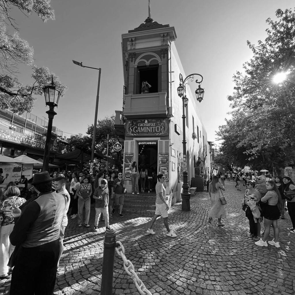 antoniodini's tweet photo. La Boca #Blackandwhite #streetphotography #iphone13pro #chiaroscuro #anewhope #elboca https://t.co/Yp14E3Rk3J https://t.co/XFalw3CgPg