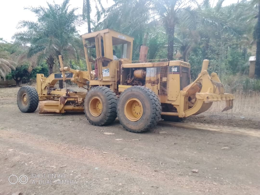 AtiotaTouni's tweet photo. Les rues de l'avenue de l'Union ont reçu la visite du bulldozer ce 23 mars. L'objectif est de désengorger la nationale N° 1 en cas d'embouteillage. Ces travaux permettront également la fluidité de la circulation à Defalé.
#Travaux
@fct228 
#Defale https://t.co/CzYtA9B2OS