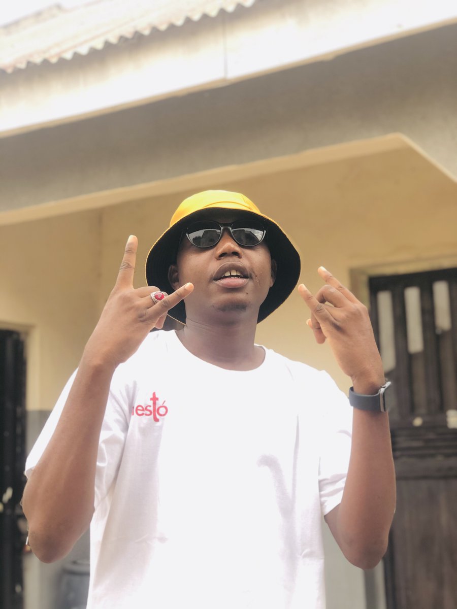 jhaywonderx's tweet photo. Ekelebe stunner 🌟

Keep Streaming.
‘in due time Ep’ 🌪👇🏽

https://t.co/jZKrcoEov4

#FamilyCastleMusic
#FCM
#FAMILYvalues
#youngDon https://t.co/gpYH6Hw2FK