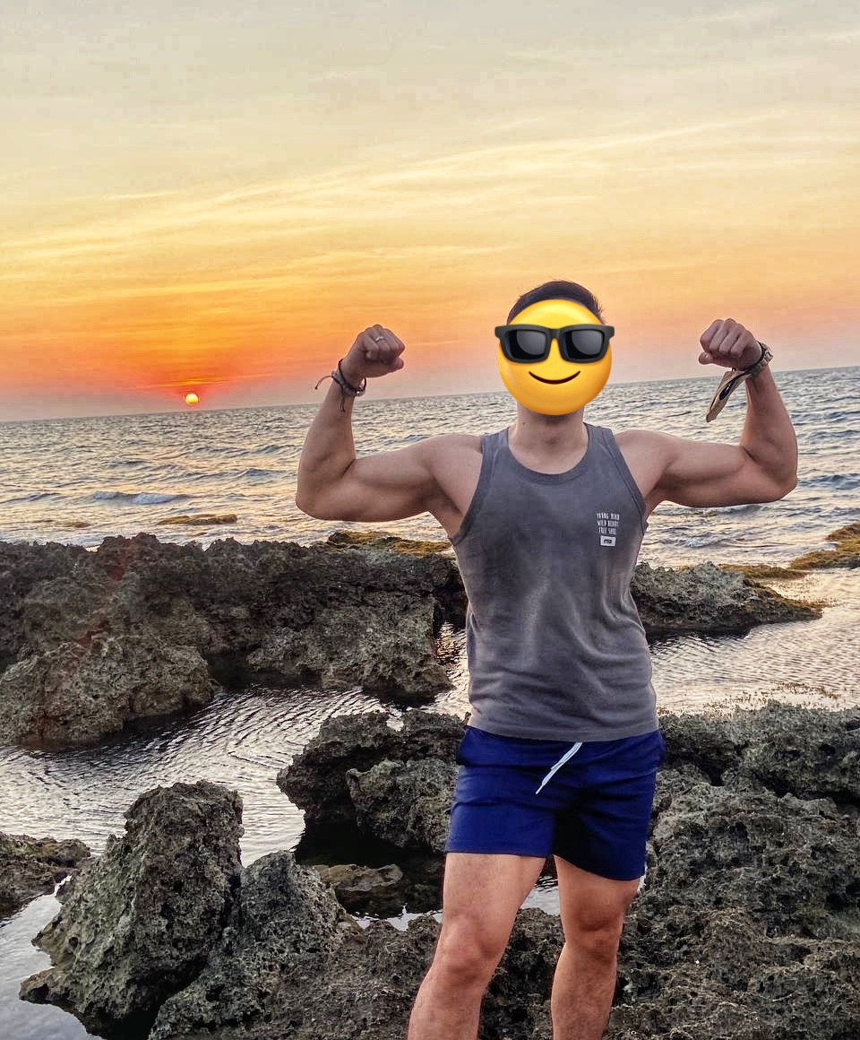 Chinito037's tweet photo. The view everyone deserves..
Sunset at the beach.
Have a great day to all! #wheninelyu #beachbum #sunsetbeach #guns #fitness https://t.co/EbIWJcXJq0