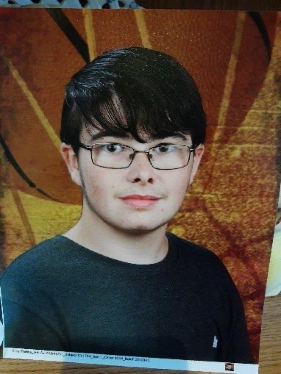 petedalliday's tweet photo. Missing person 14-year-old Riley Phillips. Last seen Cumberland &amp; Hilliard 25Mar23.Desc male, white, 14 yrs, 5'9", 140lbs, glasses, brown eyes, shaggy brown hair. Photo Attached. Anyone with info please call 705 876-1122 or Crime Stoppers 800 222-TIPS. https://t.co/yENul52qQG