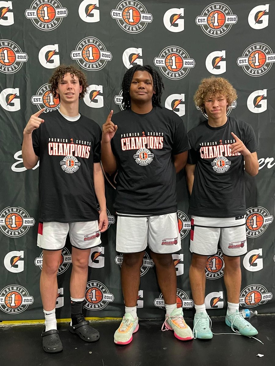 PmillMBB's tweet photo. Patterson Mill basketball players just getting rolling in offseason basketball.  Philly Classic Champs!  #keepworking https://t.co/E7MC8urKJg