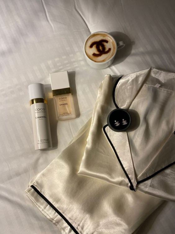 adacatalinaa's tweet photo. long baths, skincare, haircare, satin pijamas &amp; comfort show https://t.co/9UXDXy7SvM
