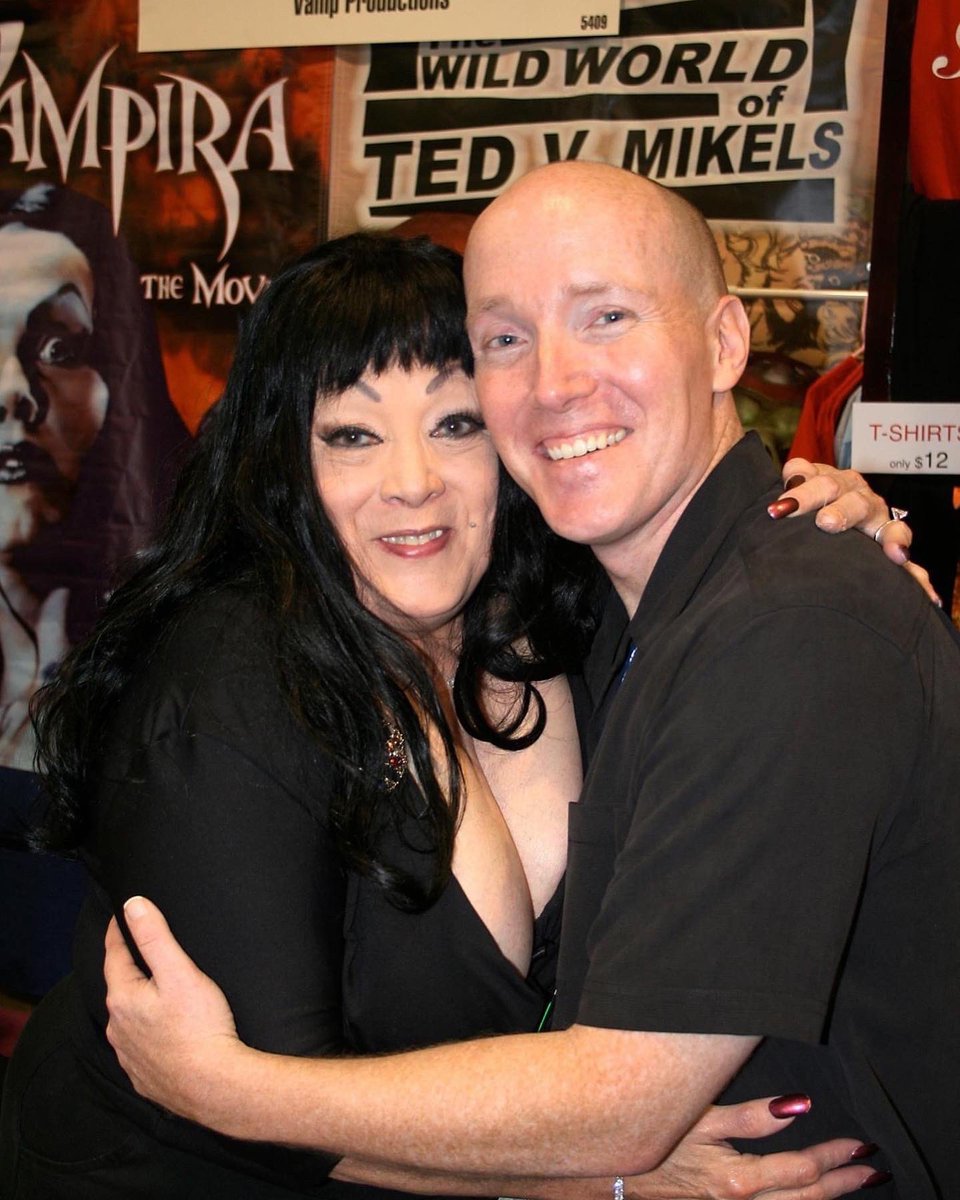 theturasatana's tweet photo. Happy Birthday to Tura artist extraordinaire our Pussycat pal #MitchOConnell! Here’s a link his gorgeous, kickass world of #TuraSatana art! We all love you 🫵 Mitch! ❤️❤️👊💥💋 

https://t.co/o2y5ztPF2h

#mitchoconnellart #mitchoconnelltattoos #sundayfunday https://t.co/KDnhwqyDcl